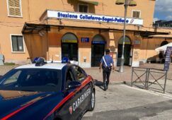 Roma, madre rimane chiusa nel treno con la neonata fuori