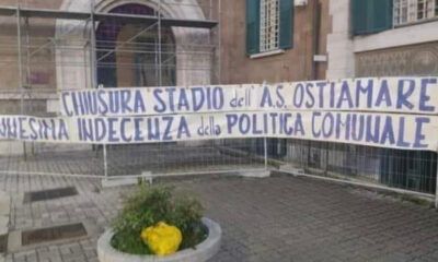 Striscione contro la chiusura dell'impianto dell'Ostia Mare a Ostia
