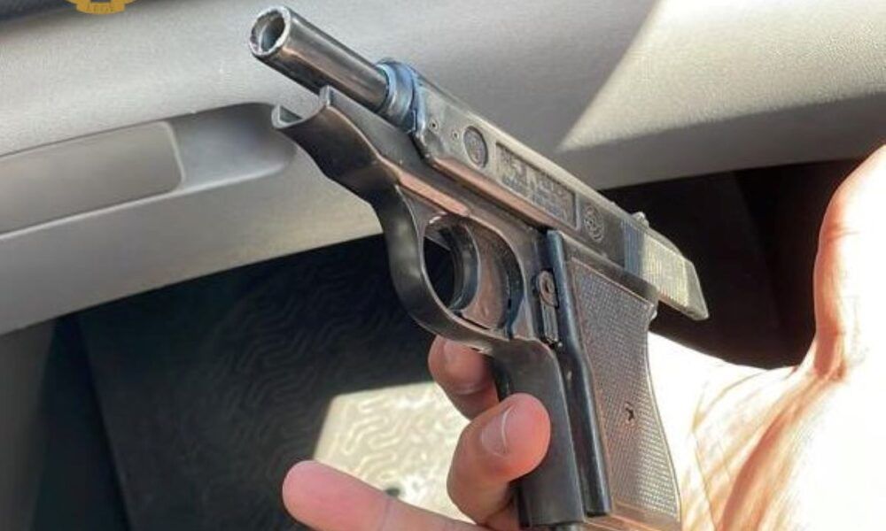 Entra nell'edicola con la pistola | 'Dammi l'incasso' La titolare scappa e chiede aiuto - Vimarsana News