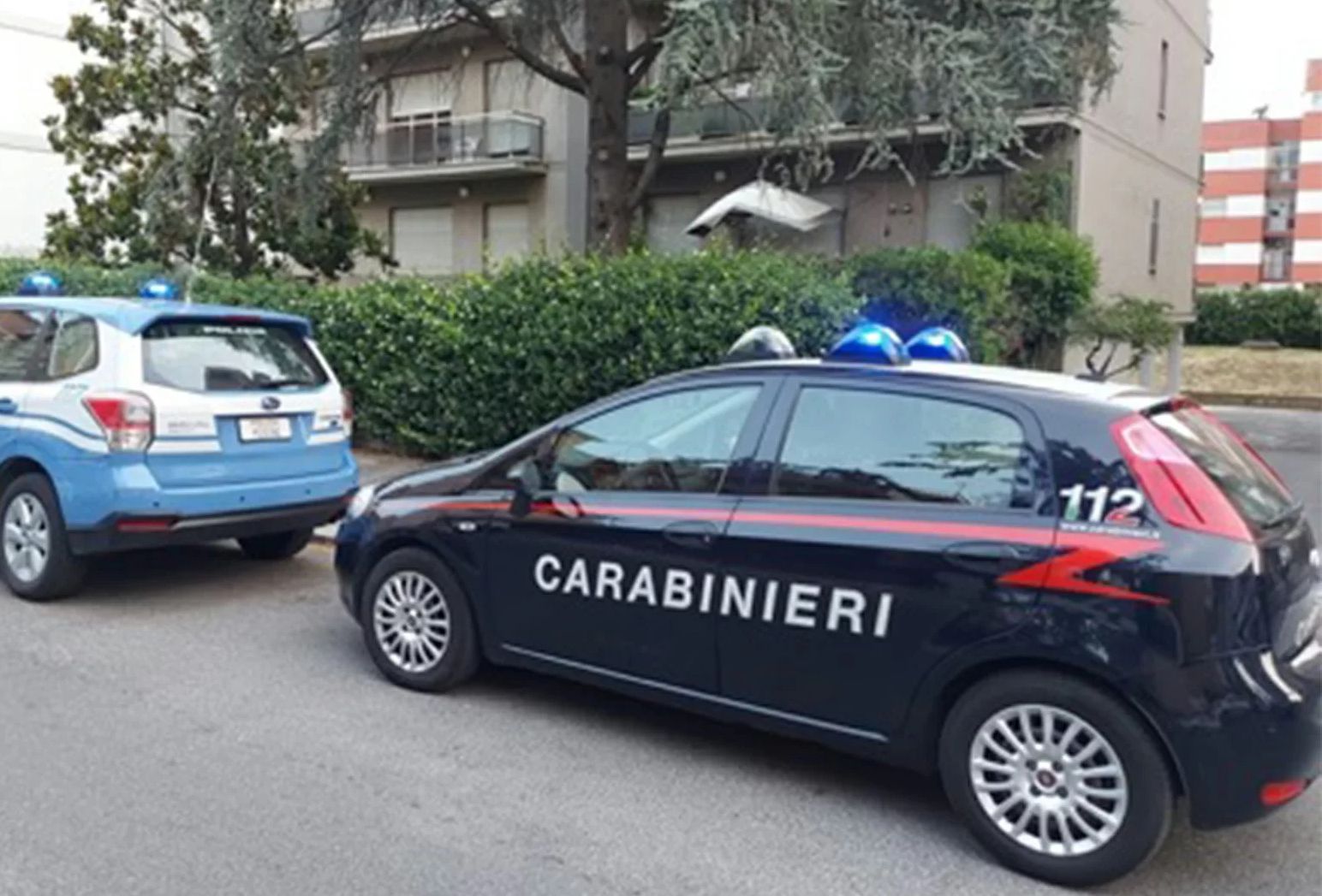 Carabinieri e polizia arresto rapinatori seriali aprilia