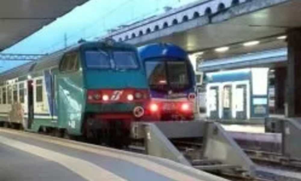 Sciopero nazionale 2 dicembre 2022: treni e bus a rischio, gli orari di Trenitalia