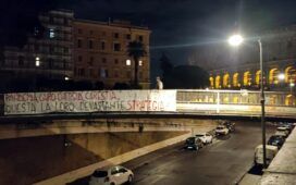 Striscione della Rete dei Patrioti attaccato al Colosseo