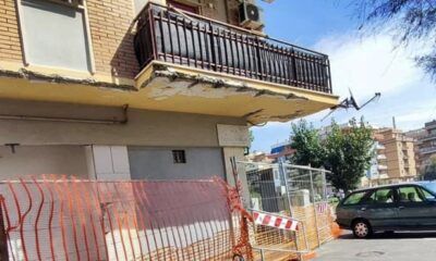 Balcone che si sbriciola a Nuova Ostia