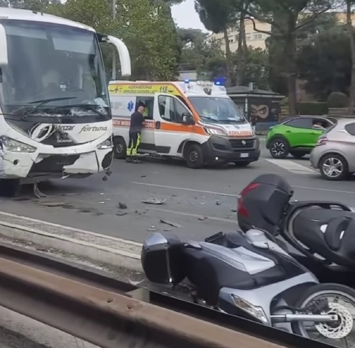 Maxi incidente tra via Tuscolana e viale Palmiro Togliatti