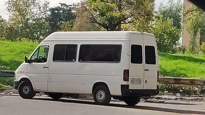 Bus disabili pieno di rifiuti in VI Municipio