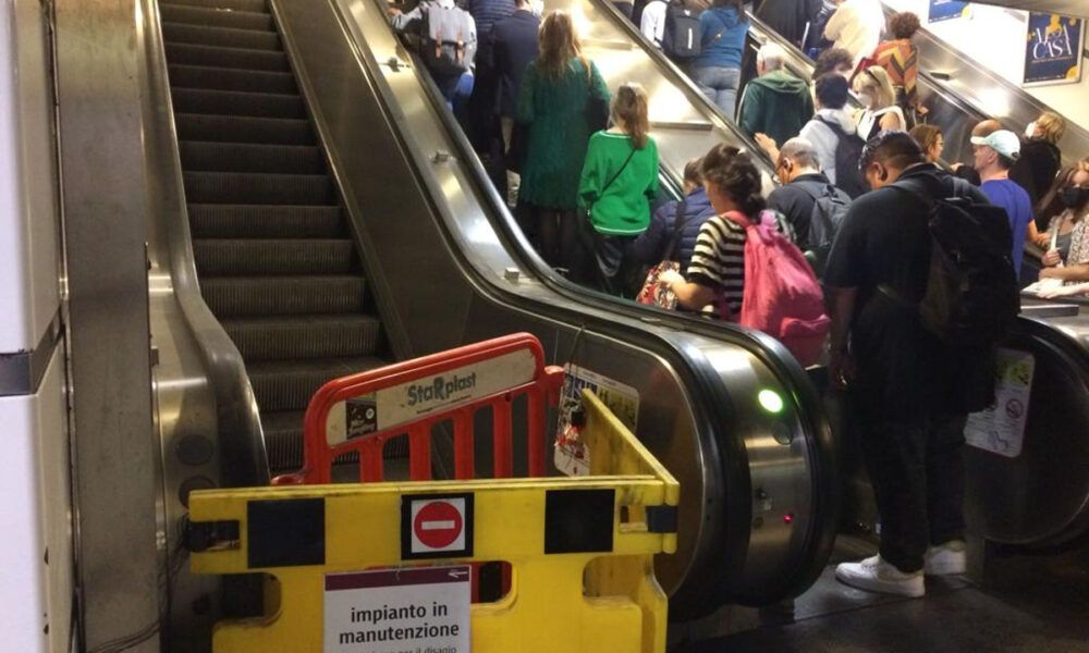 Scala mobile guasta a Roma e pendolari della metro di roma