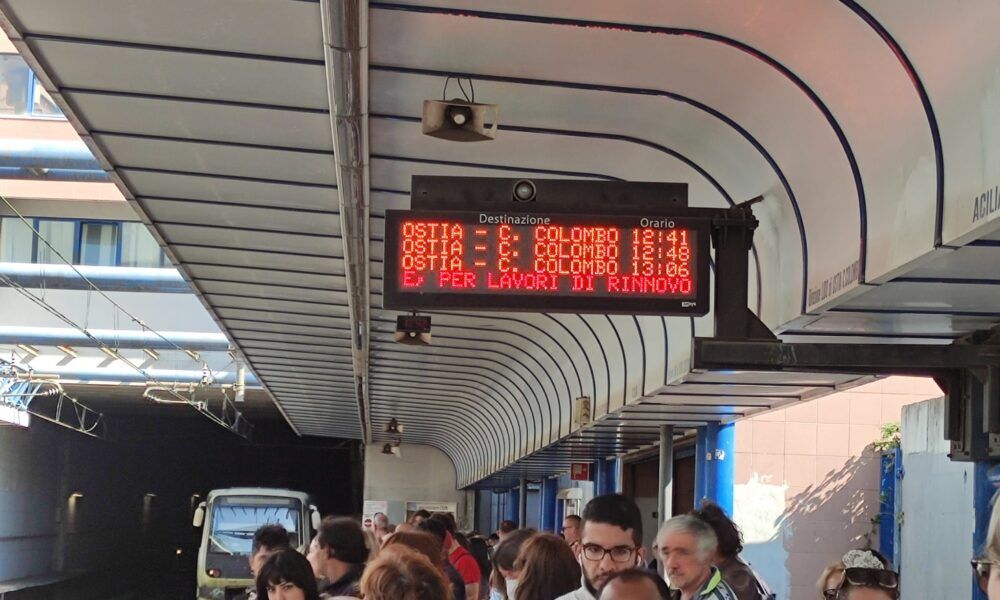 Traffico in tilt a Roma per il maltempo: rallentamenti, metro B1 ferma e disagi sulla Roma-lido