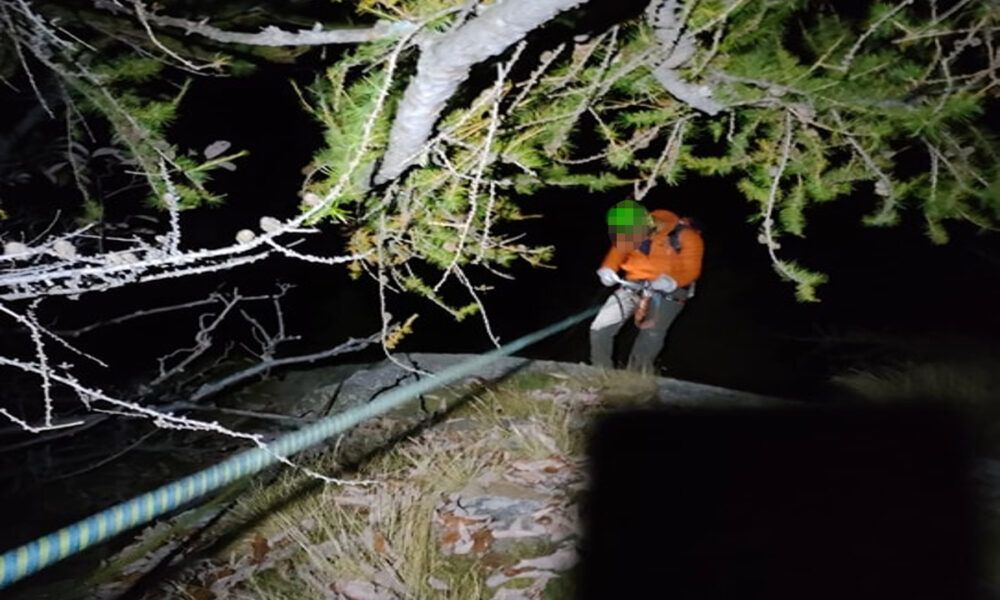 Operatore si cala per cercare l'alpinista romano morto a Cuneo