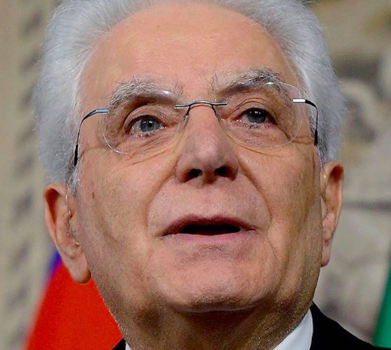 Voleva lavorare al Policlinico Gemelli e per riuscire nel proprio intento ha pensato bene di fingersi Sergio Mattarella. 'Beccato' 56enne.