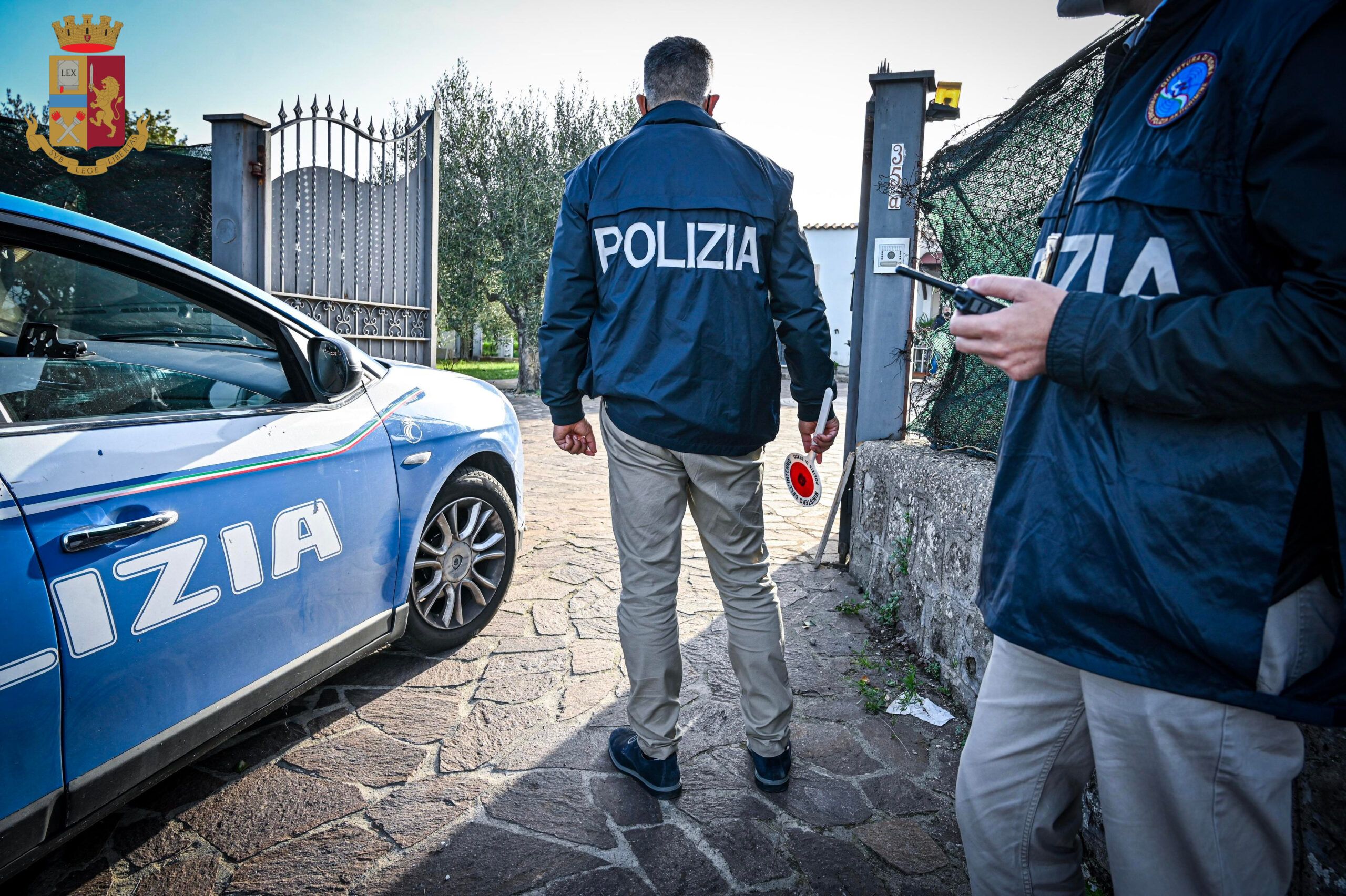 Blitz polizia all'alba