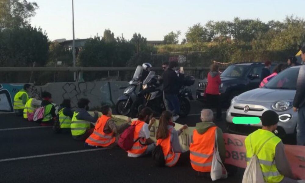 Attivisti sul GRA oggi