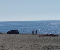 Capocotta, con l'auto in spiaggia per pescare