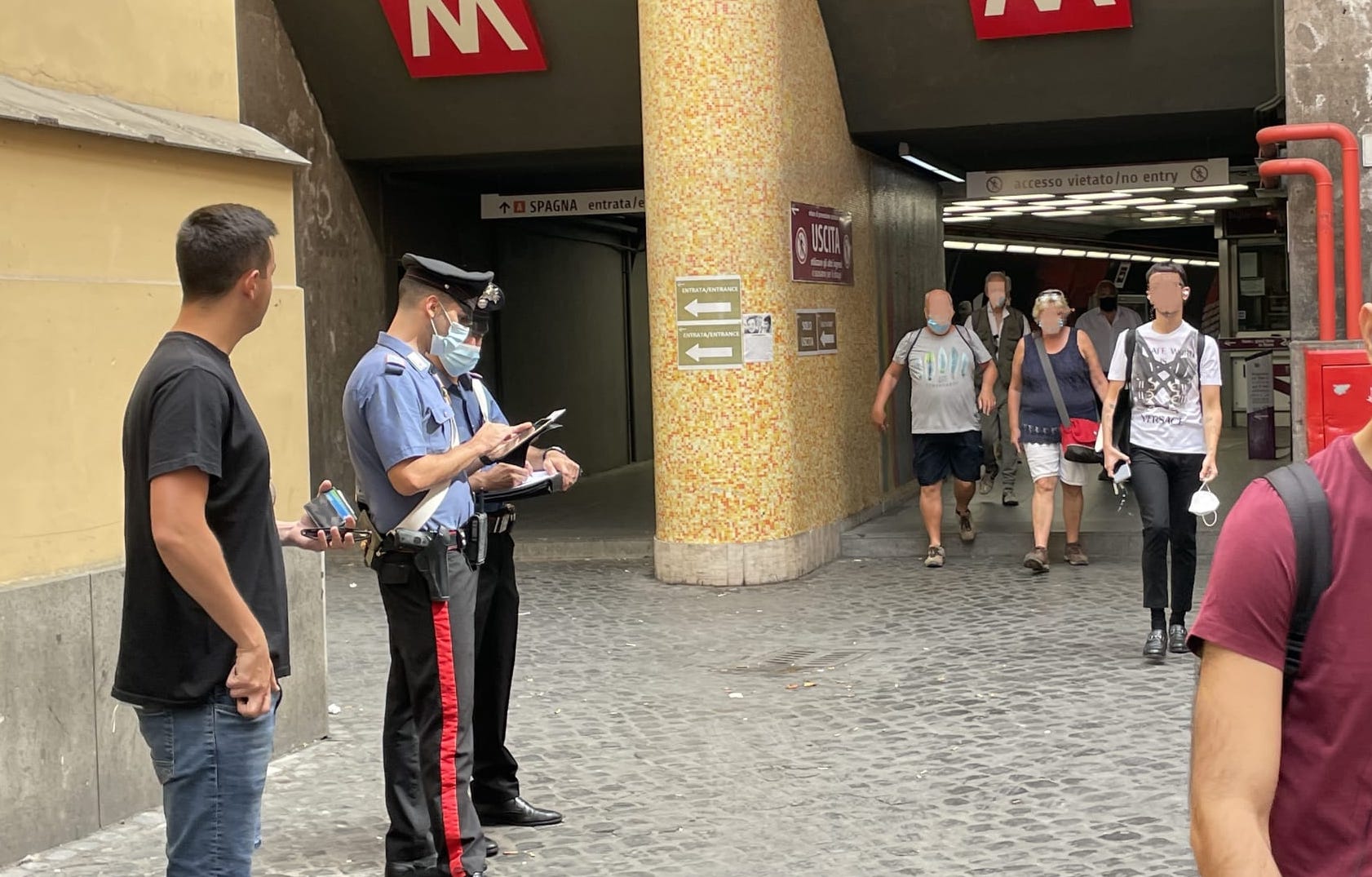 Roma, furto metro Spagna