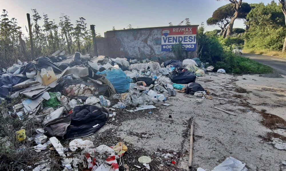 discarica abusiva sulla via litoranea