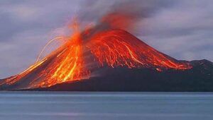 Il vulcano Stromboli durante l'eruzione