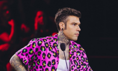 Fedez durante una puntata di X Factor, cosa vedremo nella finale di stasera