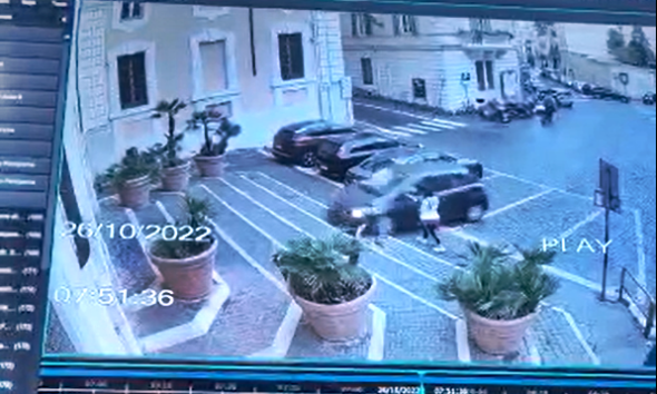 auto si schianta contro il palazzo cimarra