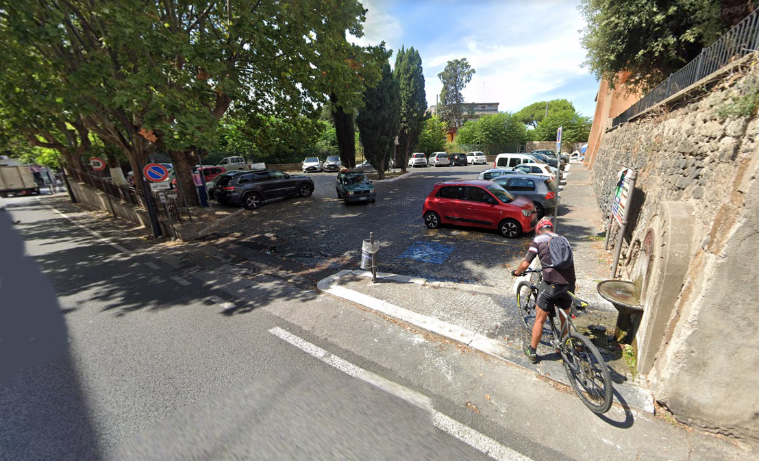 Parcheggio a via San Francesco d'Assisi a Frascati