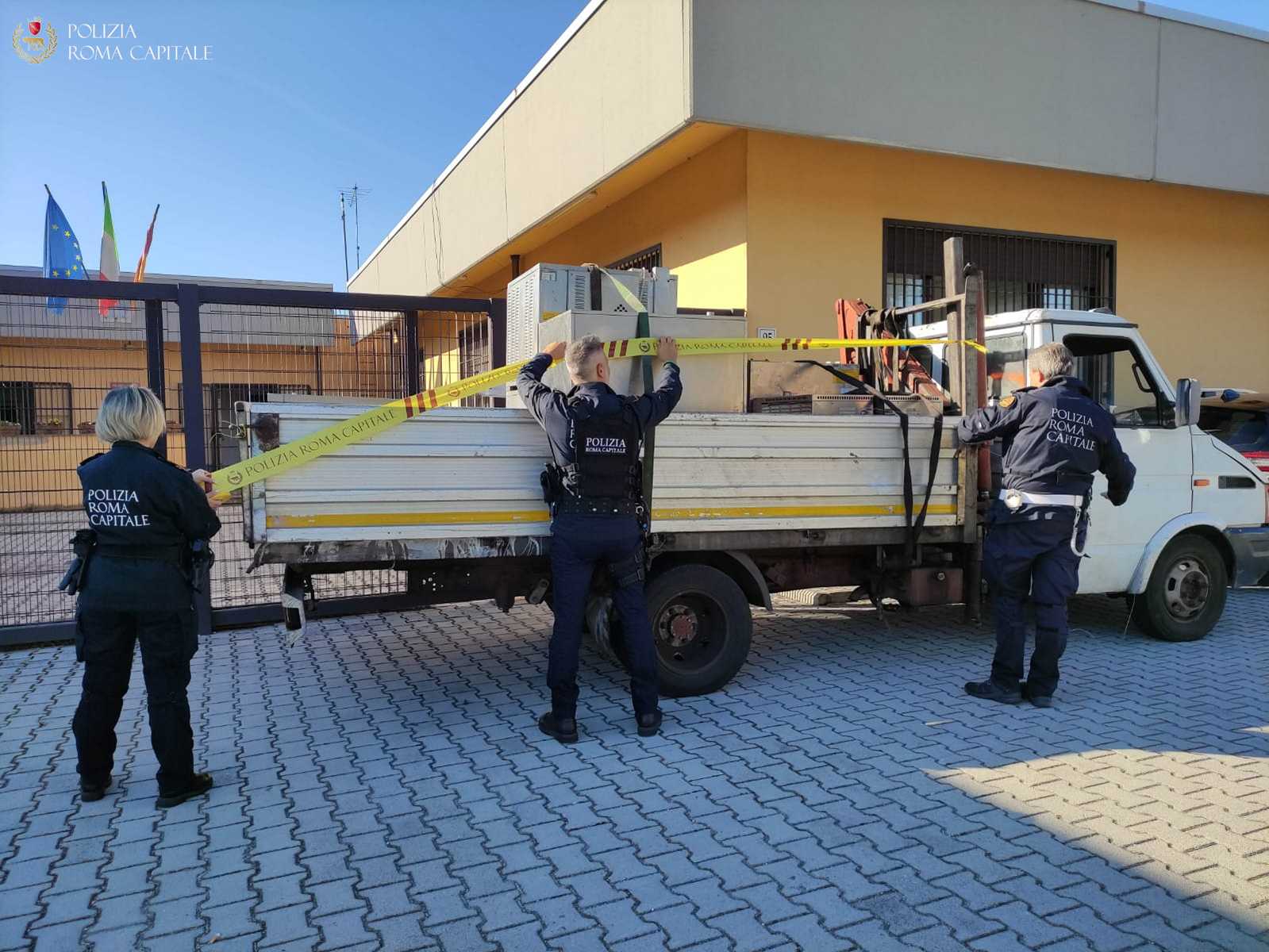 polizia sequestro autocarro