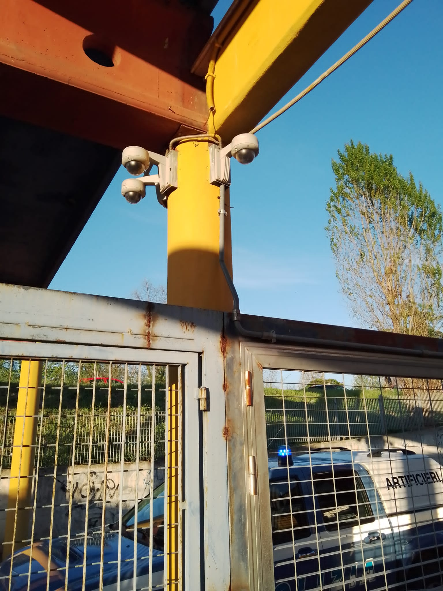 telecamere rivolte verso l'alto nel VI municipio