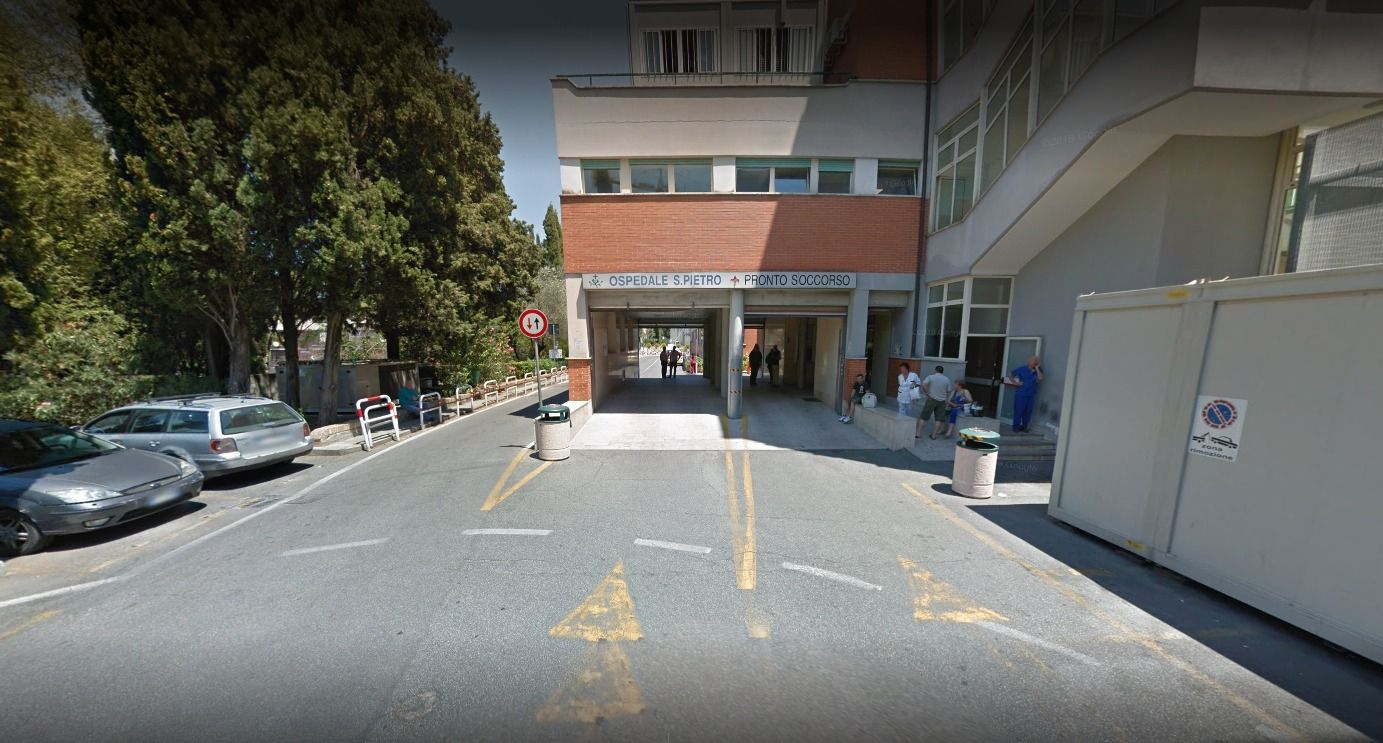 34enne aggredisce personale sanitario dell'ospedale sanitario Villa San Pietro,intervento della polizia