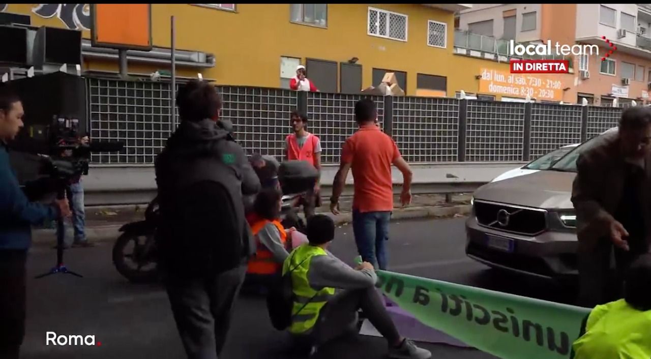 Proteste degli attivisti a Roma oggi