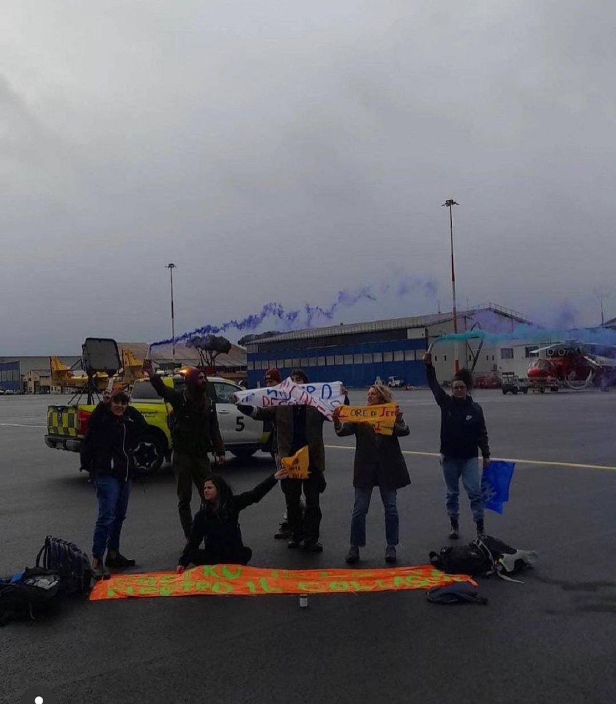 Giornalisti bloccati a Ciampino per oltre 4 ore perché stavano facendo il loro lavoro, testimoniare la protesta in corso, le testimonianze.