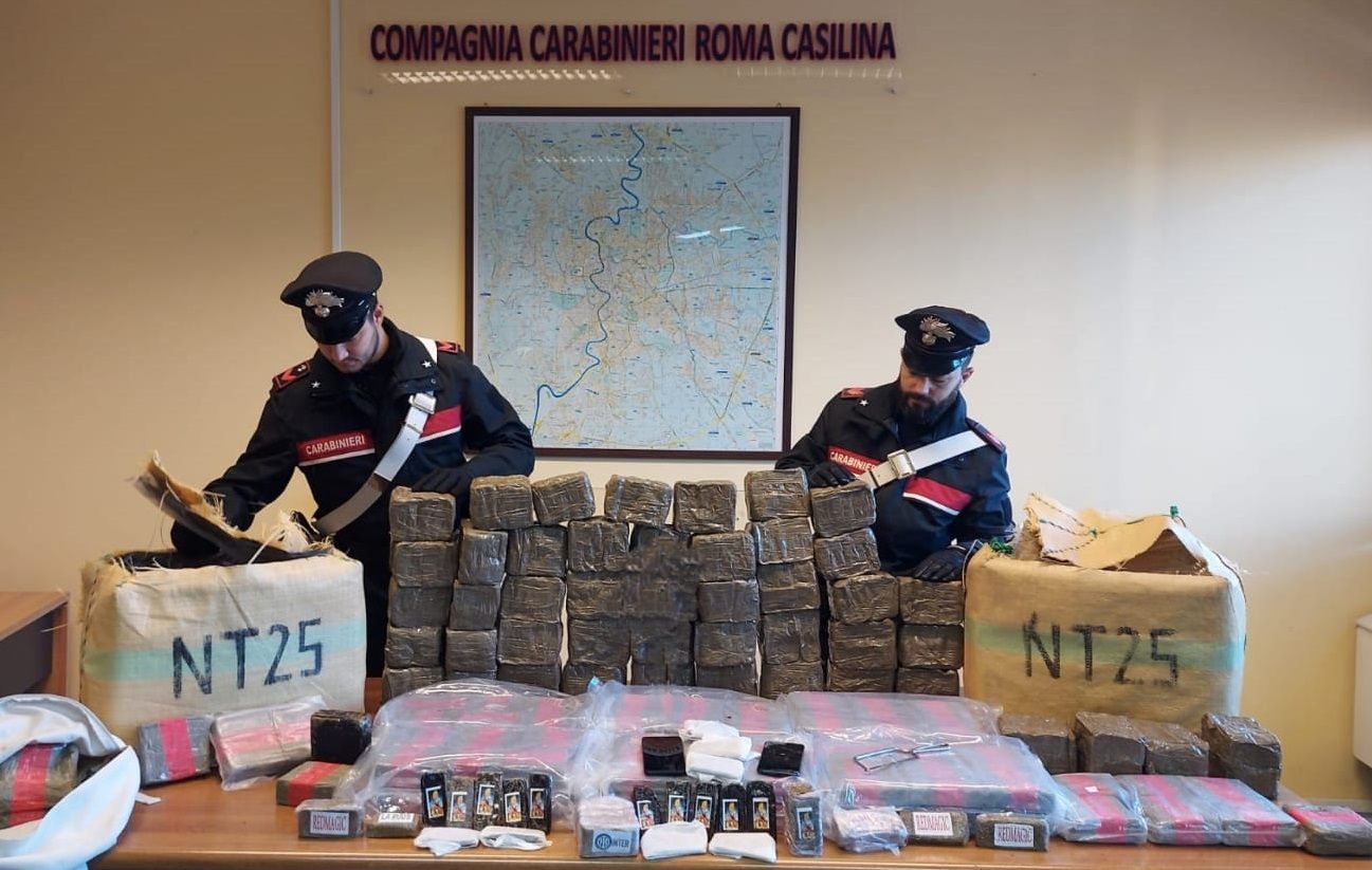 nasconde la droga nella cantina della nonna: arrestato 29enne