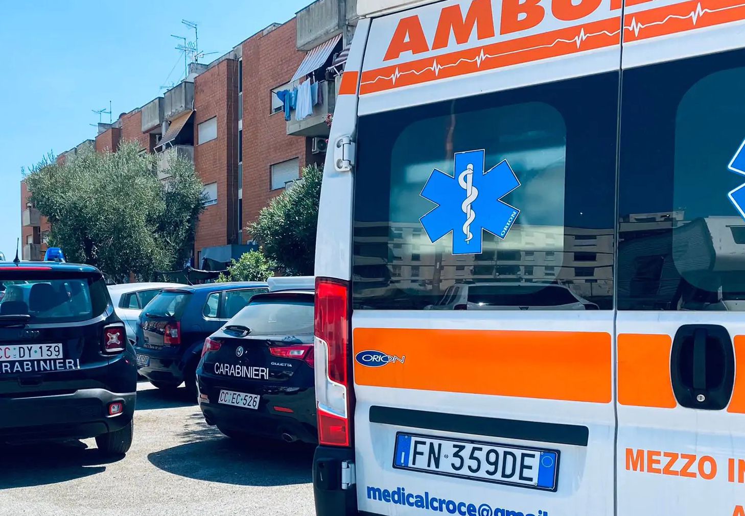 Carabinieri e ambulanza tor san lorenzo ardea