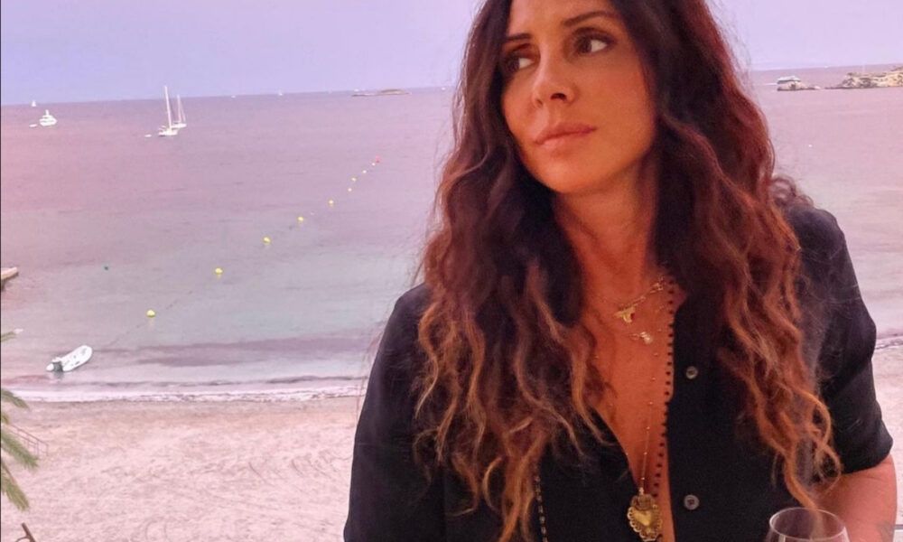 Gabriella Labate, chi è la moglie di Raf: età, carriera, oggi, malattia, figli, foto e Instagram Gabriella Labate, chi è la moglie di Raf: età, carriera, oggi, malattia, figli, foto e Instagram