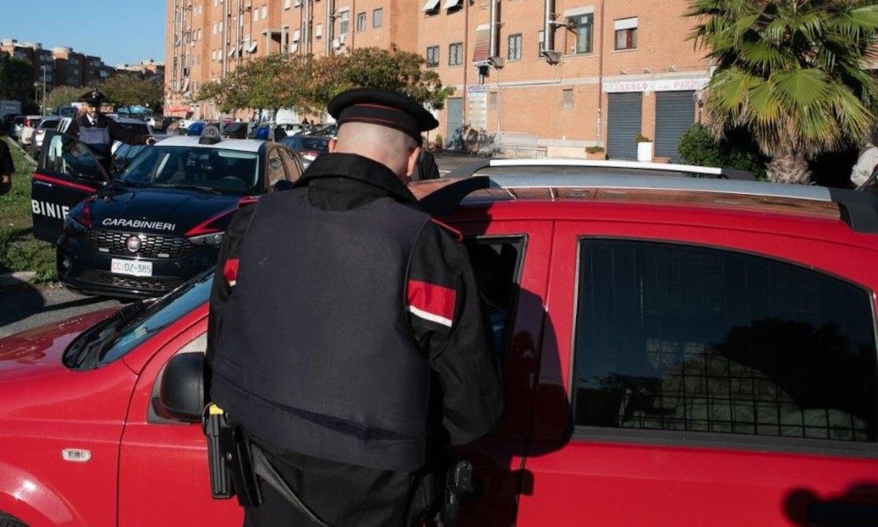 blitz carabinieri a Ostia