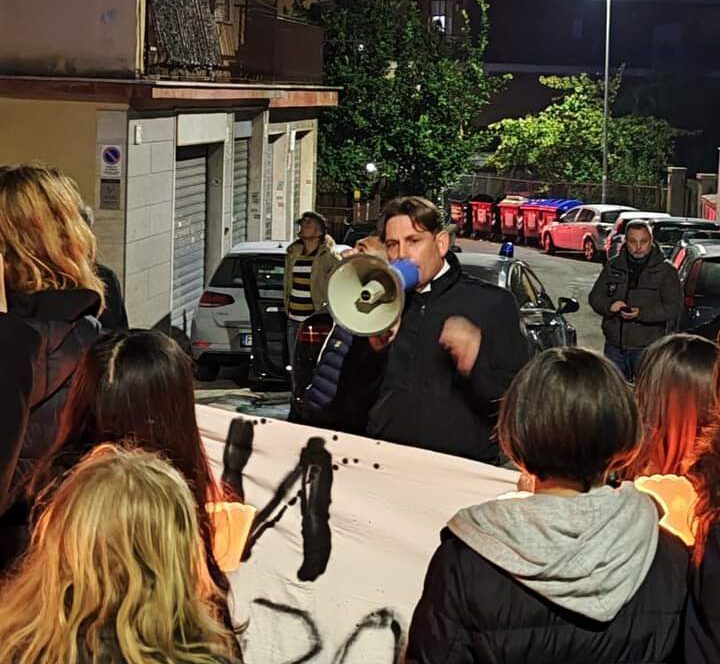 Manifestazione contro lo spaccio a Roma nord, fiaccolata di Don Coluccia