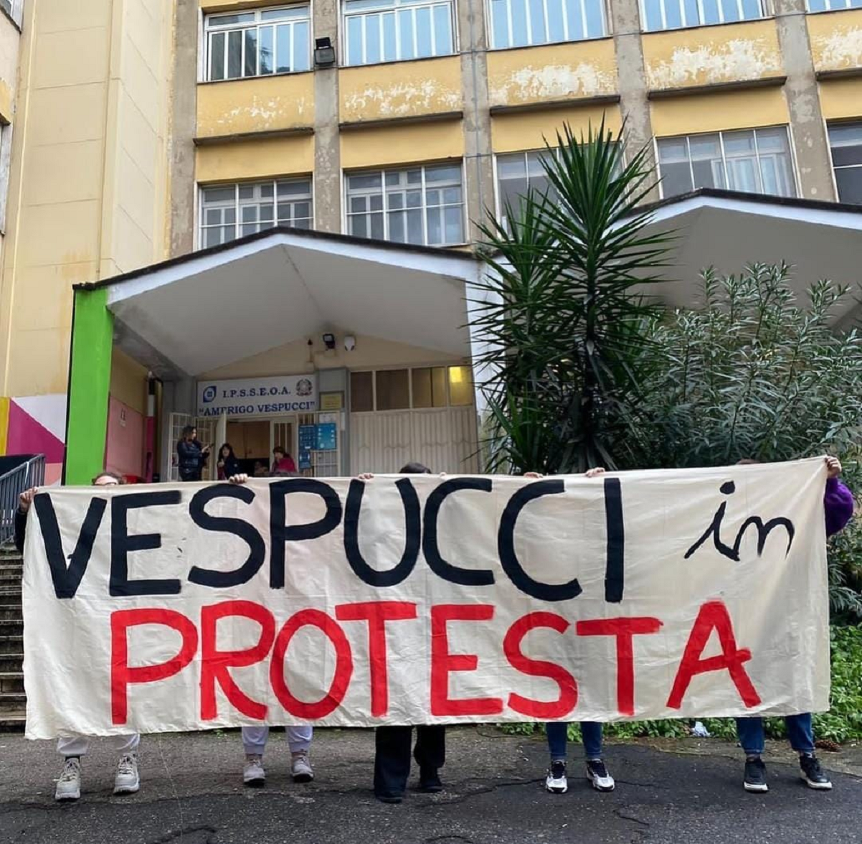 Roma, istituto alberghiero Vespucci in protesta