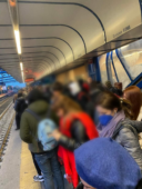 Ennesimo disservizio sulla Roma-Lido: pendolari in attesa alla stazione di Acilia