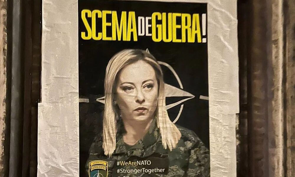 Roma, manifesti con i volti di Meloni, Salvini, Letta e Calenda contro la guerra in Ucraina Roma, manifesti con i volti di Meloni, Salvini, Letta e Calenda contro la guerra in Ucraina