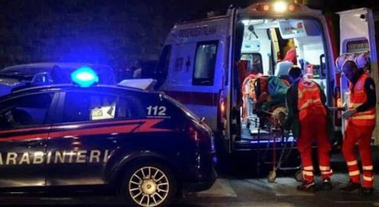 Ambulanza e Carabinieri intervenuti per l'investimento a Castelforte di Latina