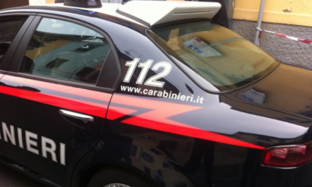 tentato omicidio, litigano per il parcheggio e sfodera un taglierino
