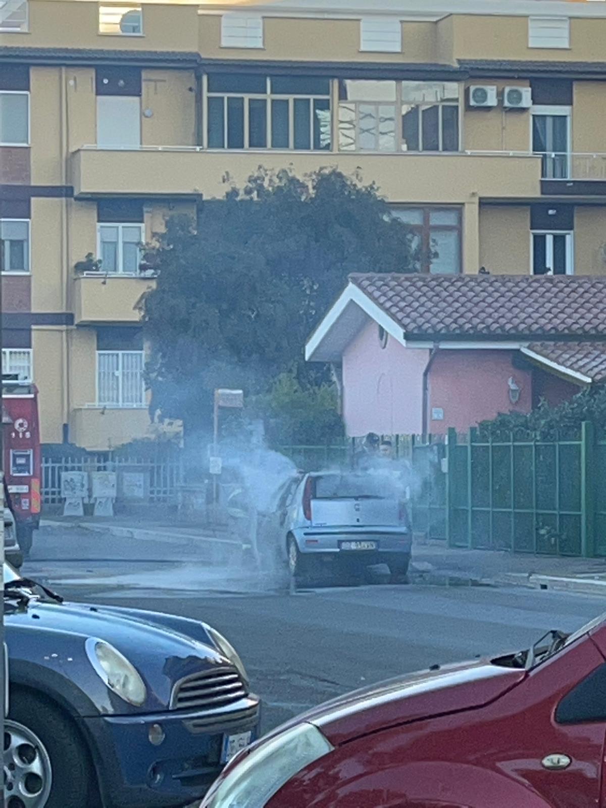 incendio auto Pomezia