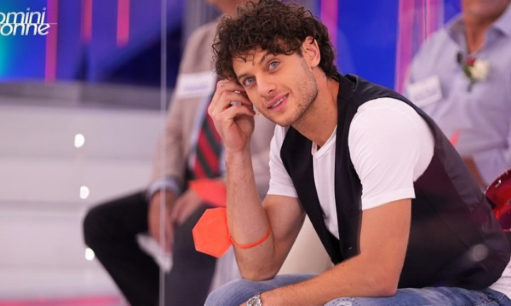 Uomini e Donne inizia il percorso della nuova tronista chi è Nicole Santinelli