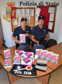 Tablet rubati da una scuola