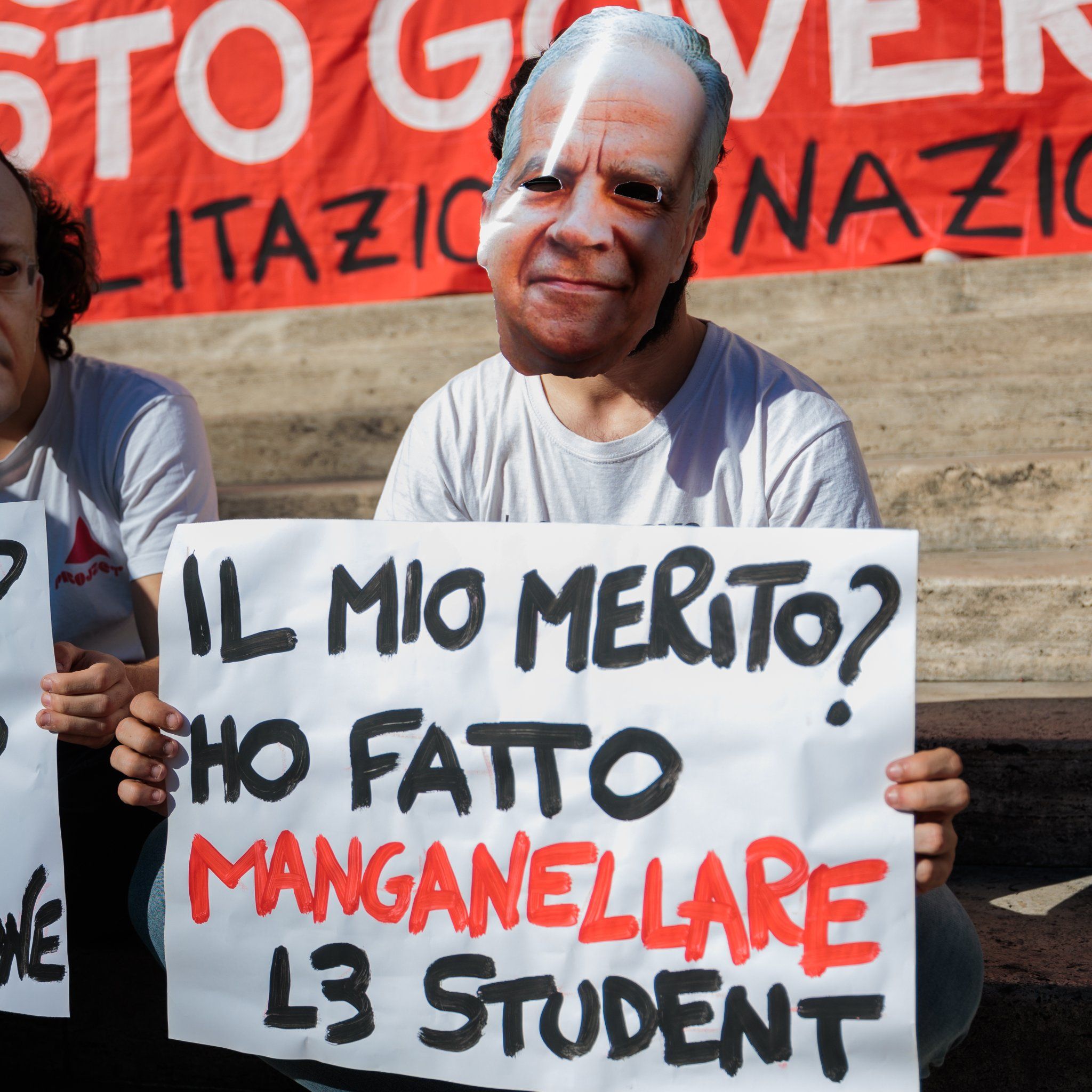 flash mob degli studenti davanti al ministero per protestare contro il Governo