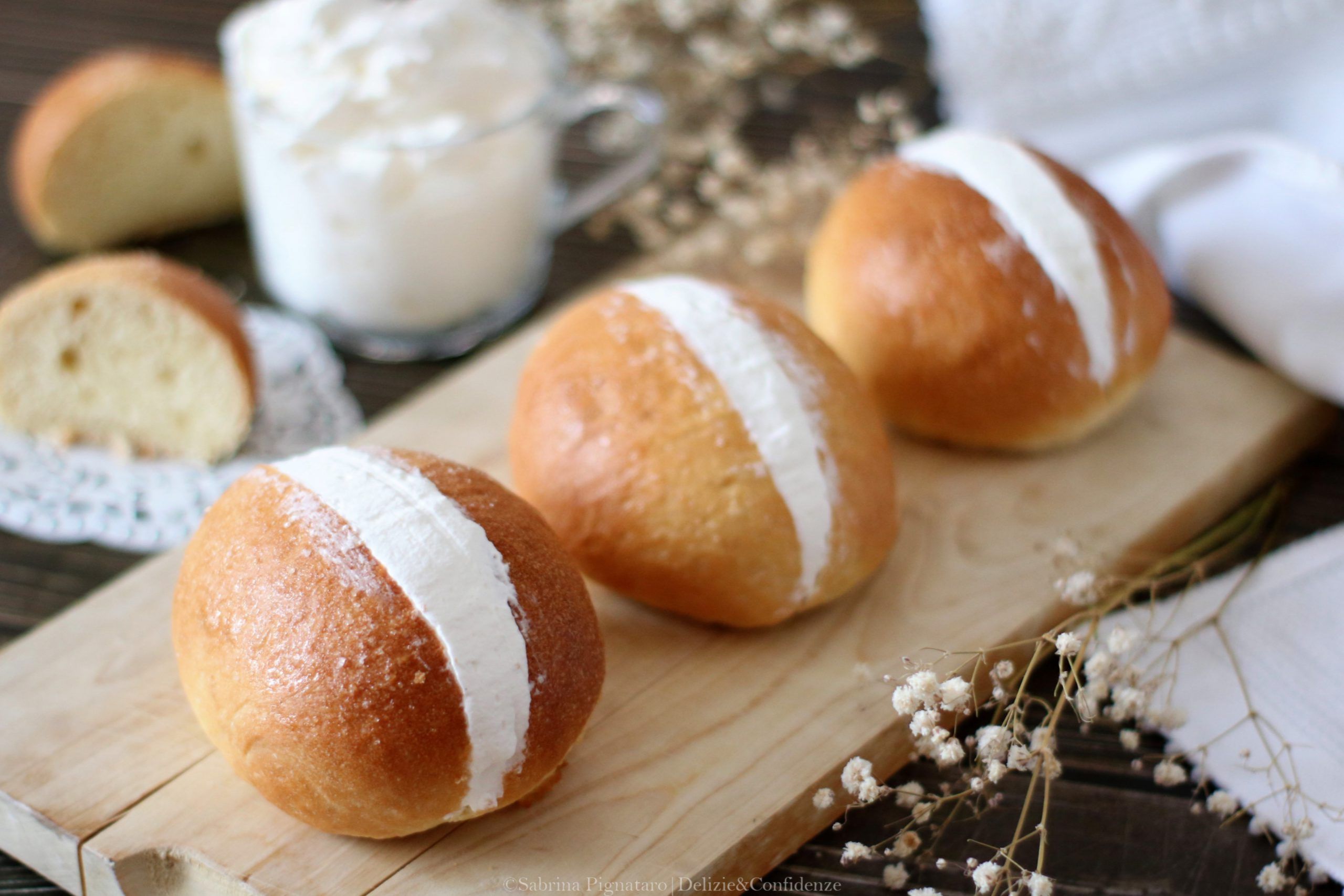 Dolci di Natale romani, il maritozzo è uno di questi