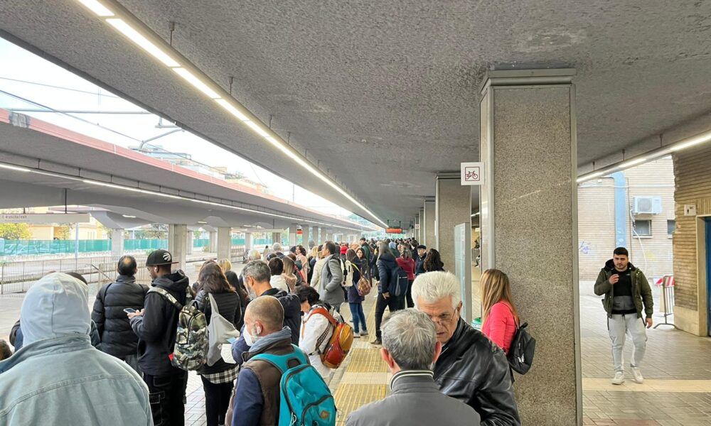 Roma Lido, sit in di protesta dei pendolari: ‘Siamo stanchi’. Ecco dove e quando