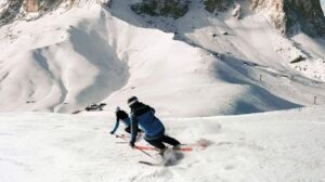 sciatori in valle d'aosta