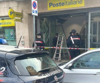 Carabinieri sul luogo della rapina a Torpignattara