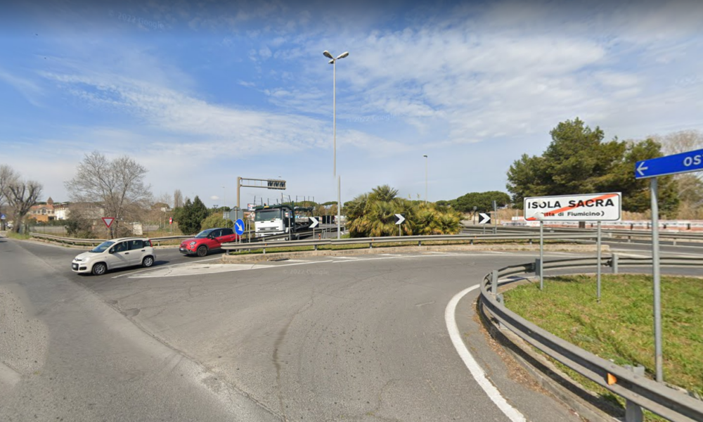 Fiumicino, terribile incidente tra auto e moto: morto centauro Fiumicino, terribile incidente tra auto e moto: morto centauro