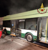 Roma: a fuoco questa notte rimessa Atac: filobus divorato dalle fiamme