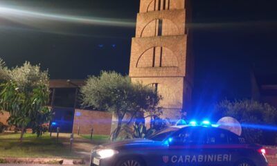 Carabinieri nella chiesa a Lavinio dopo il furto