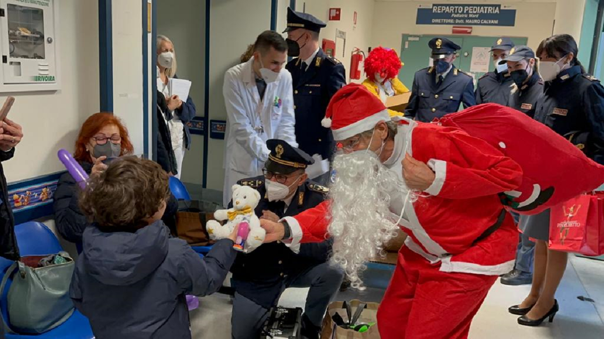 Una bella ed inaspettata sorpresa, quella che oggi hanno ricevuto i bambini ricoverati al San Camillo da parte della Polizia.