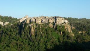 Borghi più belli d'Italia 2023 - Il borgo di Calcata foto Wikipedia